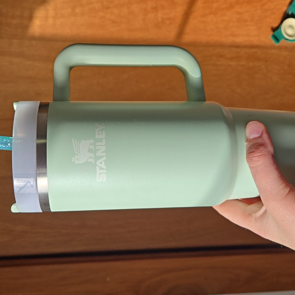 STANLEY, The Quencher H2.O Flowstate Tumbler. 30oz. The color is Matcha Cream.